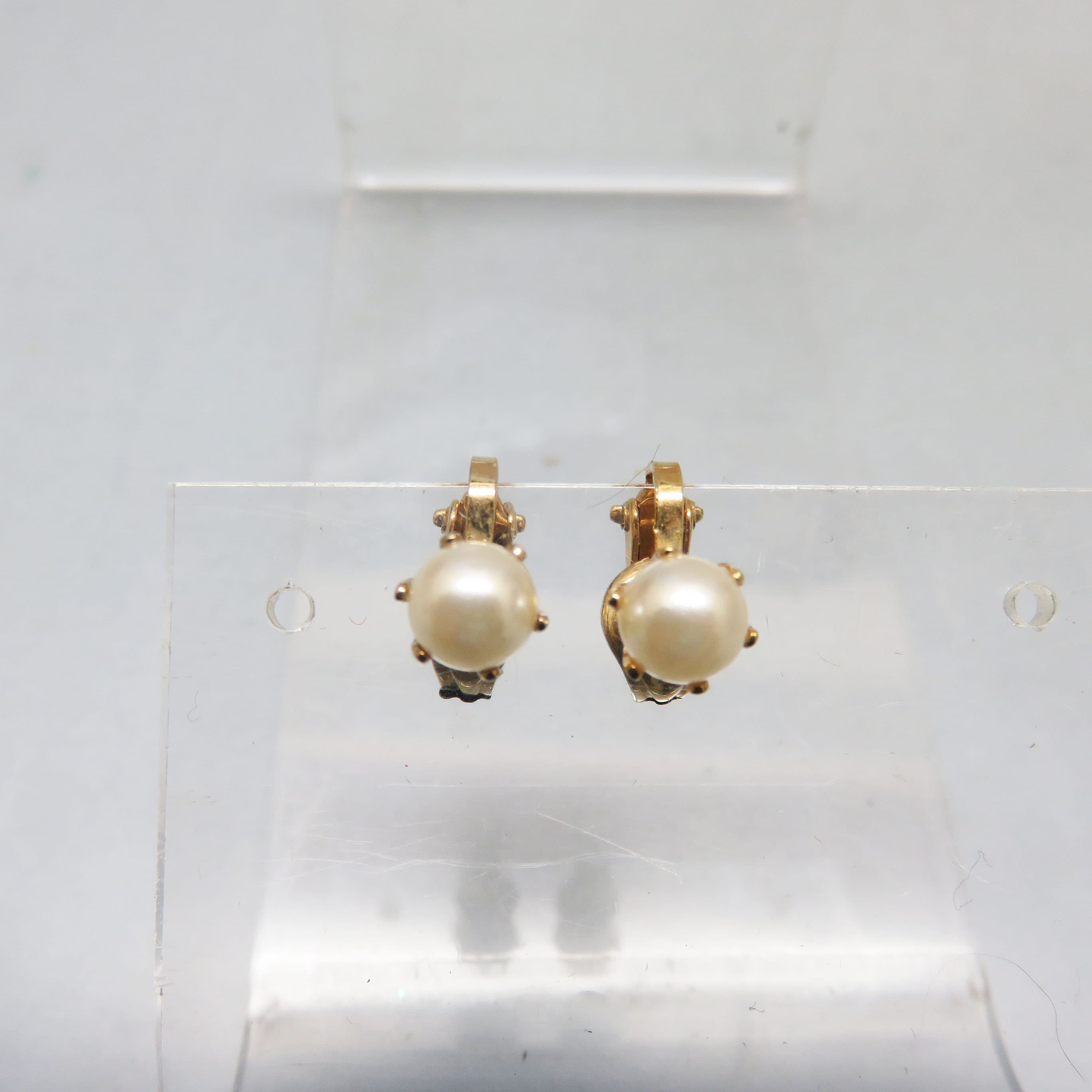 1970s Faux Pearl Clip On Earrings, Mint Condiiton