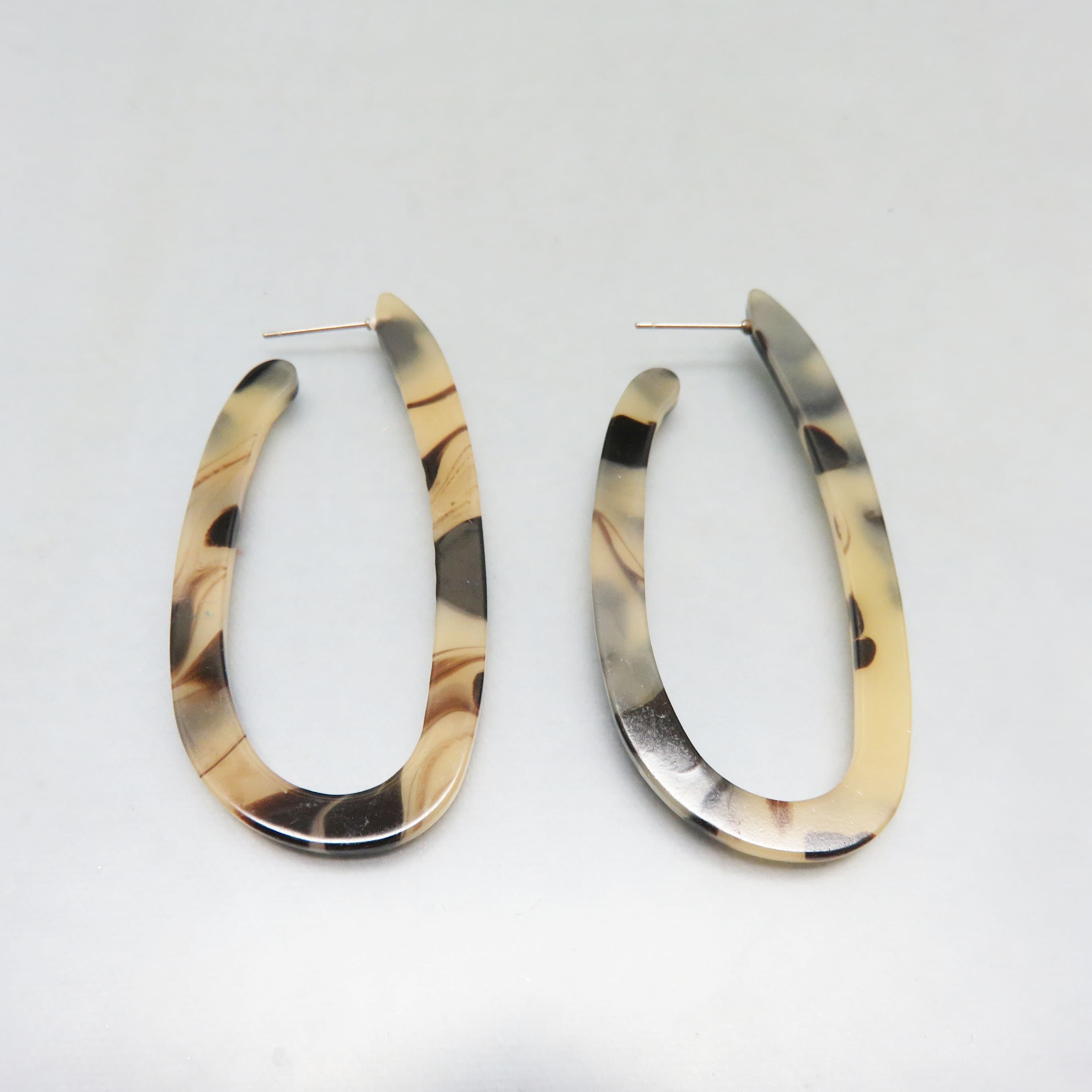 Resin Tortoise Shell Narrow Hoop Pierced Earrings