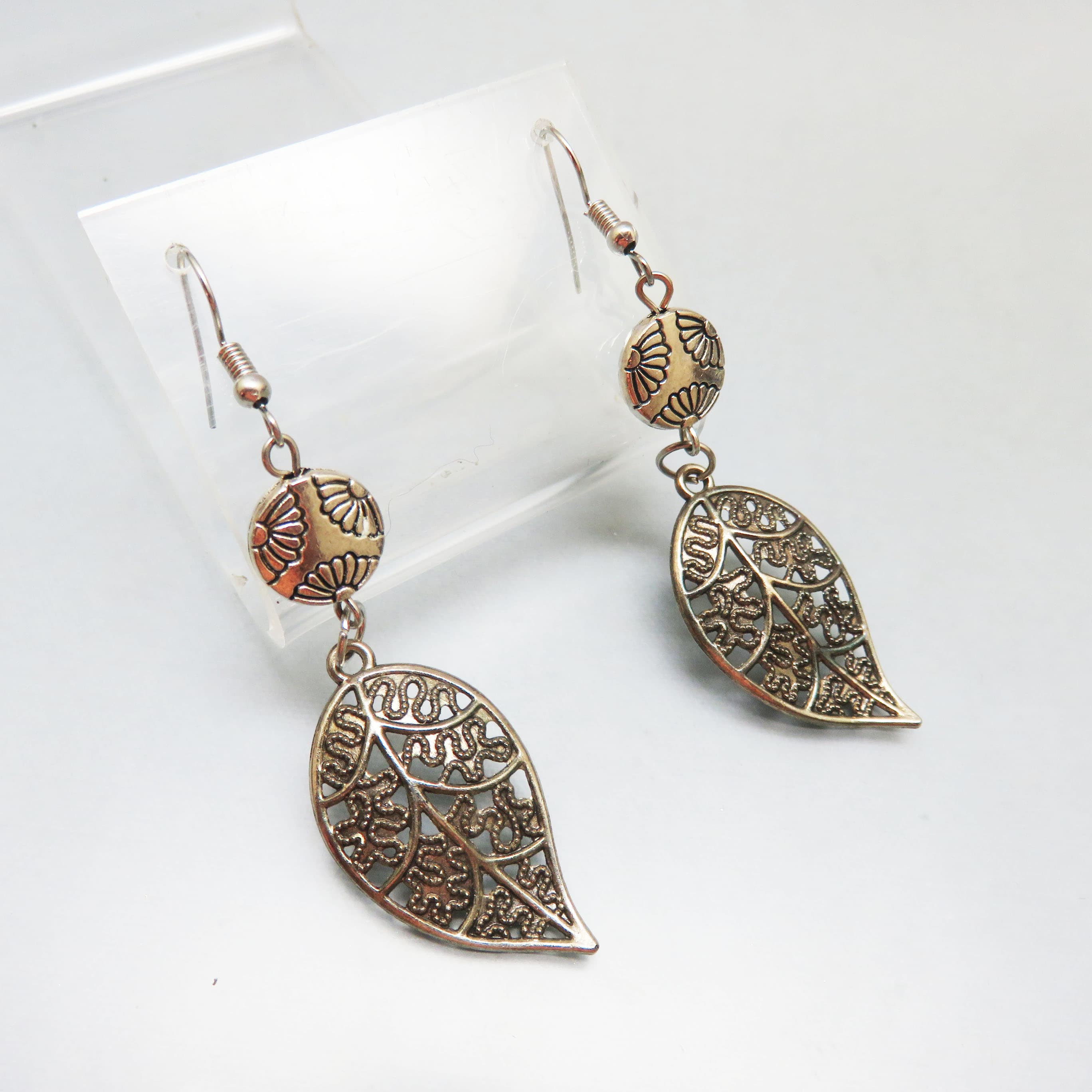 French Hook Filigree Leaves Pierced Earrings, 1990s