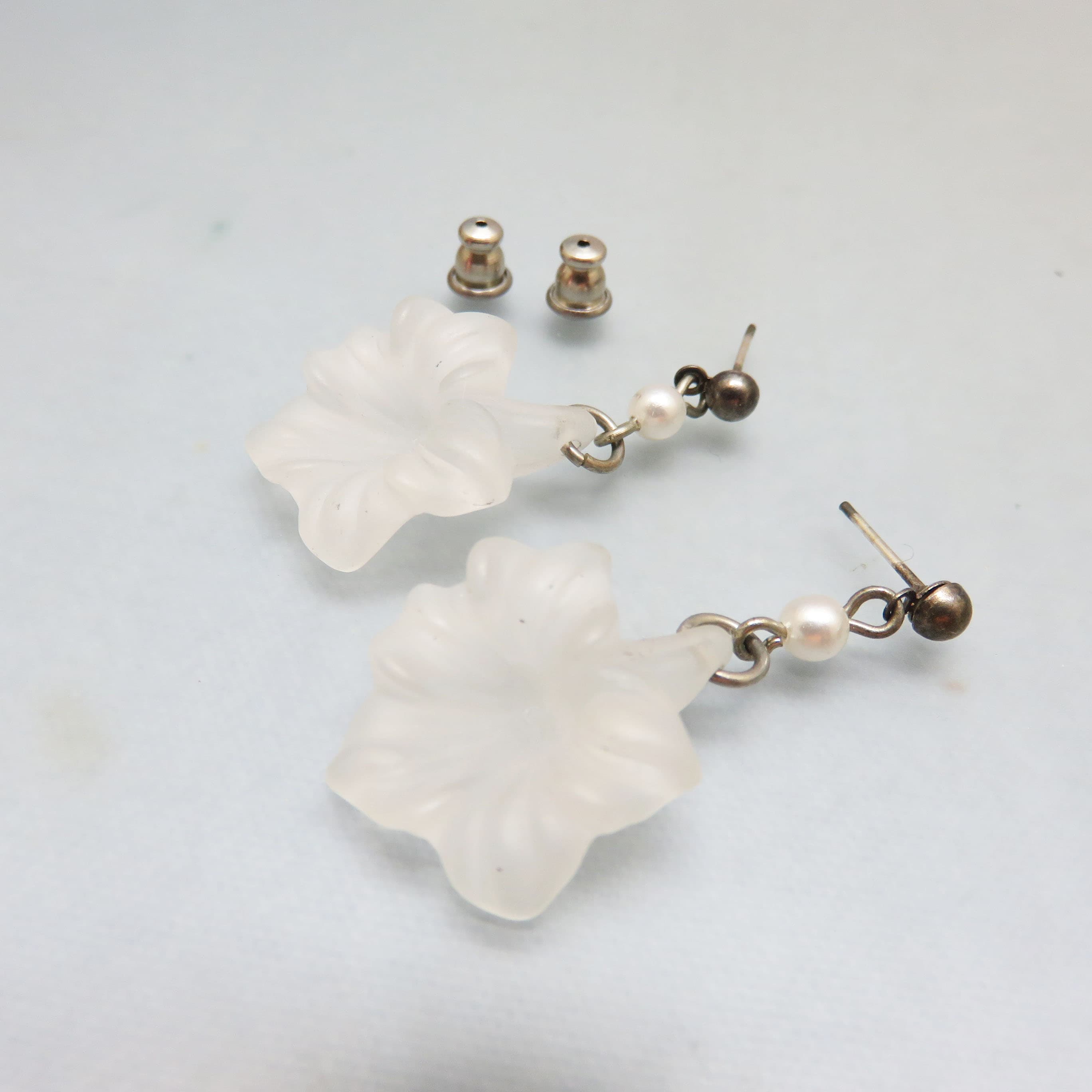 1990s Acrylic Morning Glory Post Style Pierced Earrings