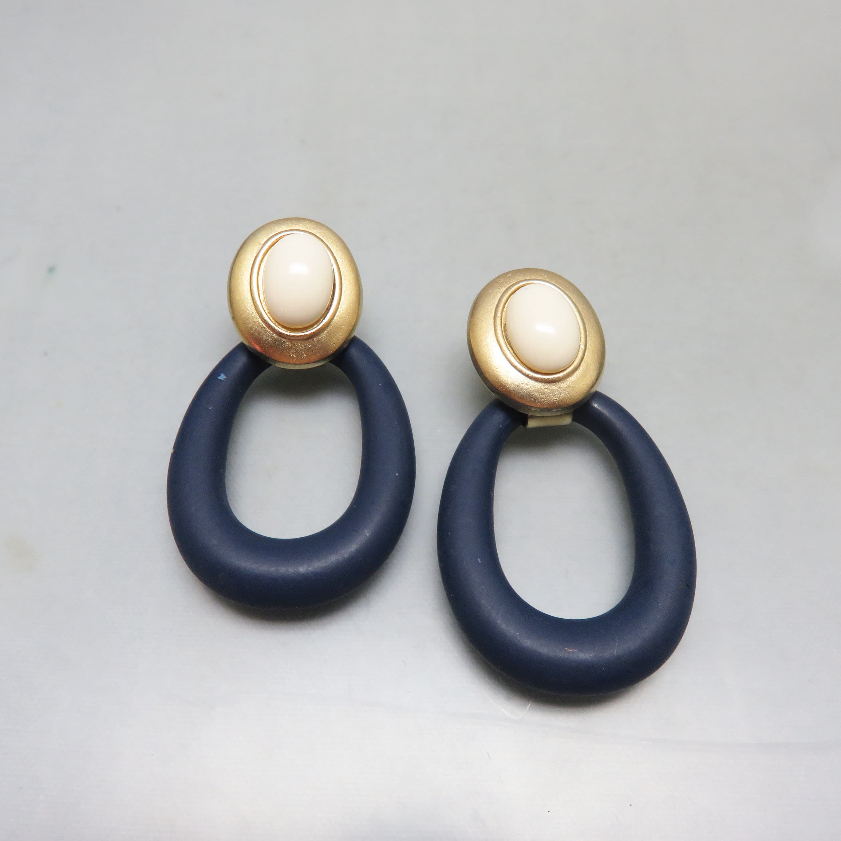 Vintage Navy Blue Hoop Clip-On Earrings | Matte Gold & Ivory Statement Earrings | 1980s Retro Geometric Jewelry