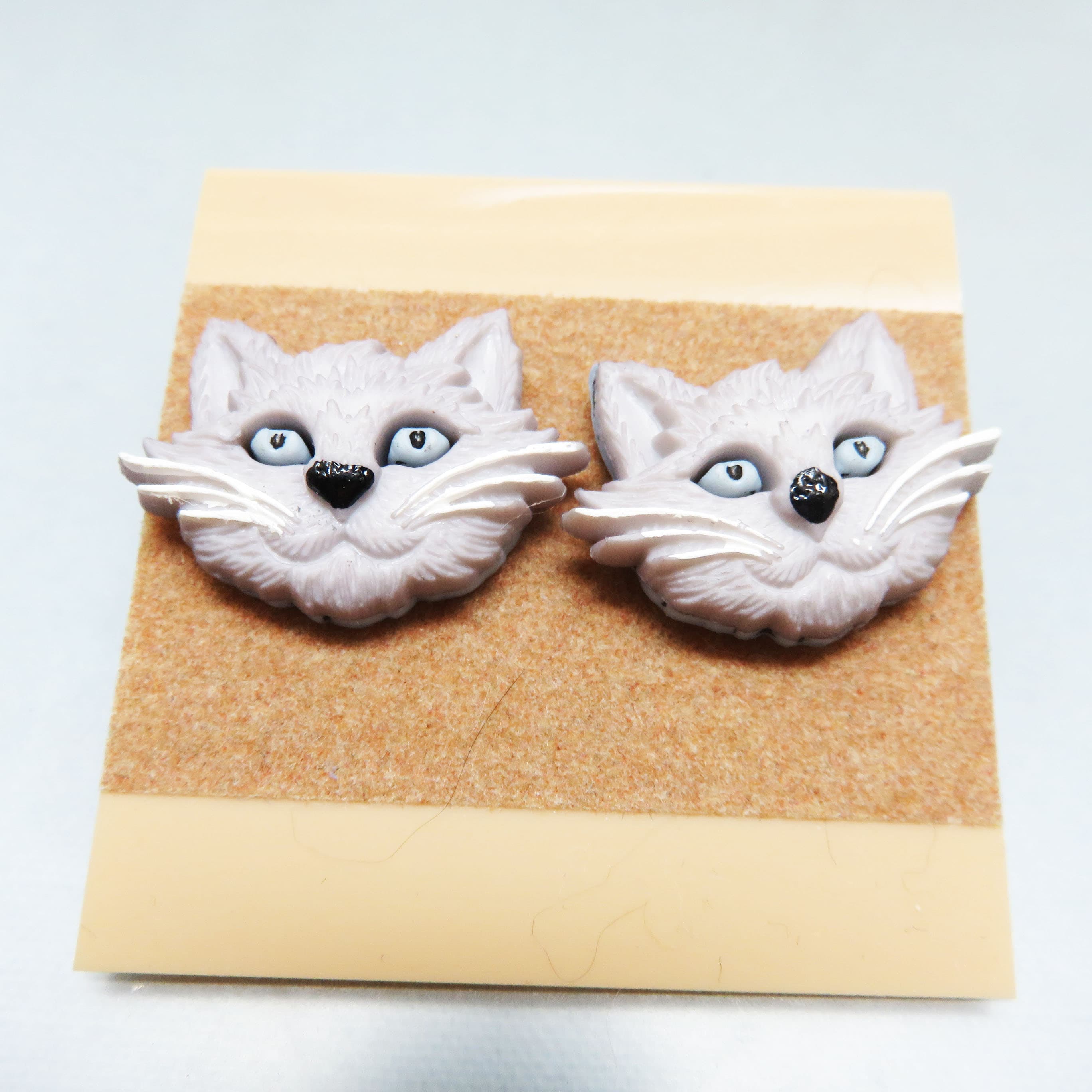 Vintage Personality Plus Gray Kitty Cat Face Earrings, Whimsical Plastic Cat Stud Earrings, Retro Cat Lover Jewelry
