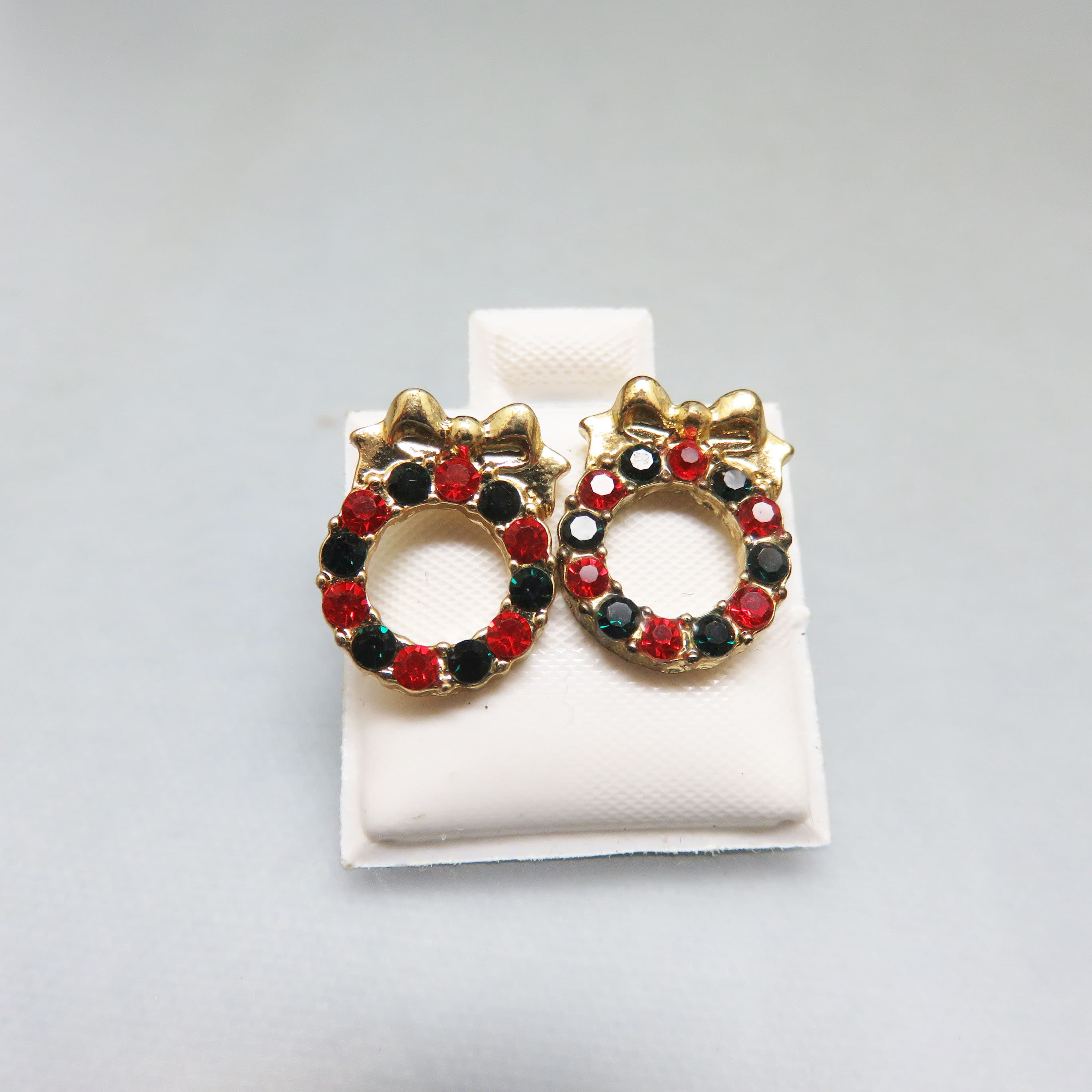 Mistletoe Sparkle Christmas Wreath Earrings