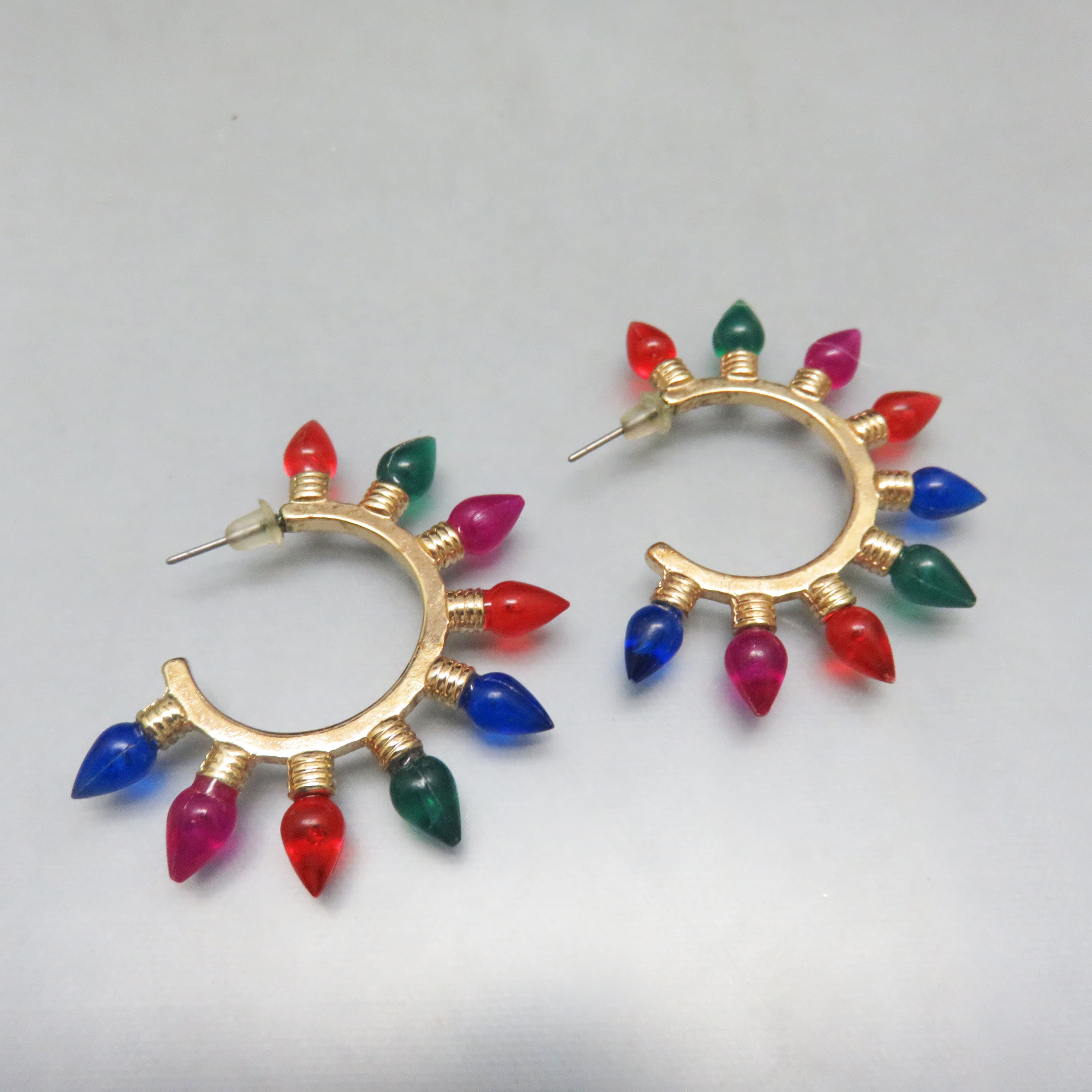 Multicolor Christmas Light Hoop Earrings – Goldtone Plastic Bulb Novelty Post Style Pierced Earrings