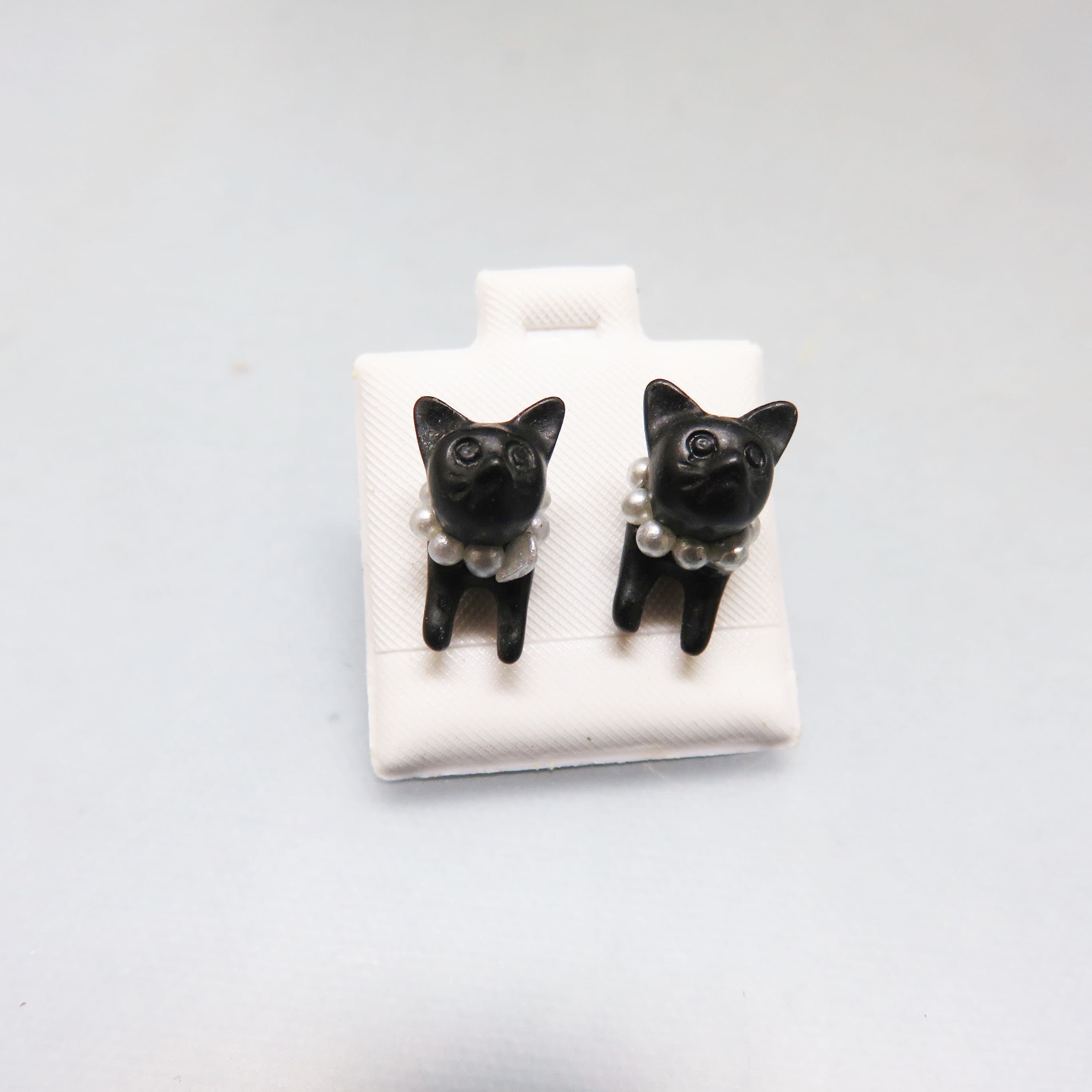Black French Bulldog Stud Earrings – Faux Pearl Collar Dog Earrings – Whimsical Plastic Post Earrings