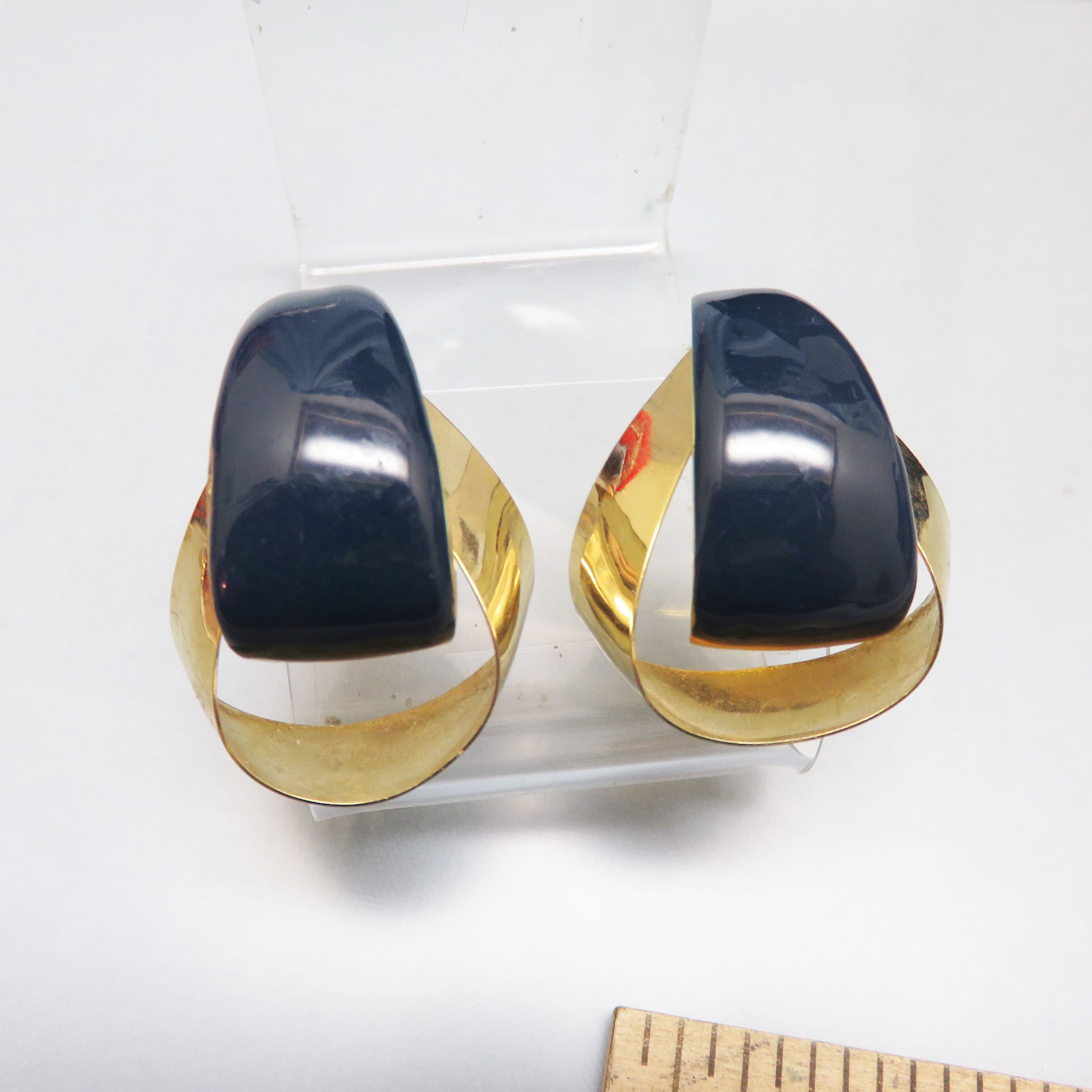 Vintage 1980s Navy Enamel Earrings – Goldtone Sculptural Ribbon Post Earrings – Bold Geometric Statement Jewelry
