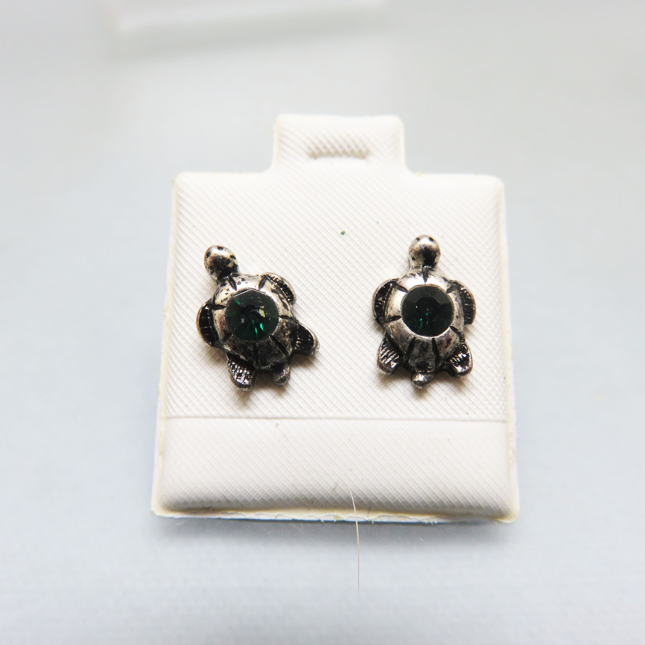 Tiny Sea Turtle Stud Earrings – Emerald Green Rhinestone Silvertone Coastal Jewelry