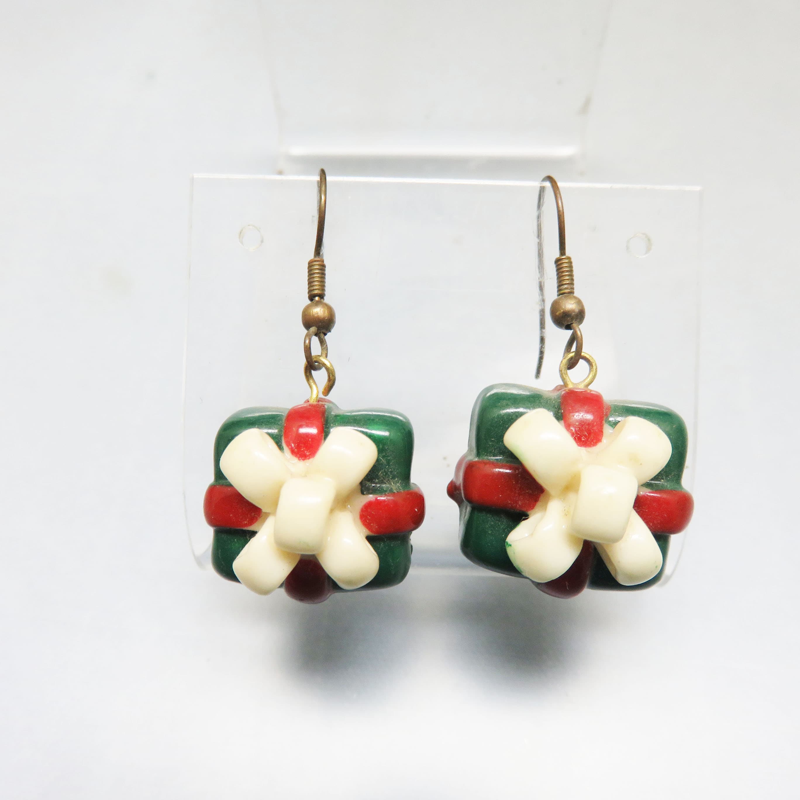 Vintage 3D Christmas Present Earrings – Green Gift Box Holiday French Hook Dangles