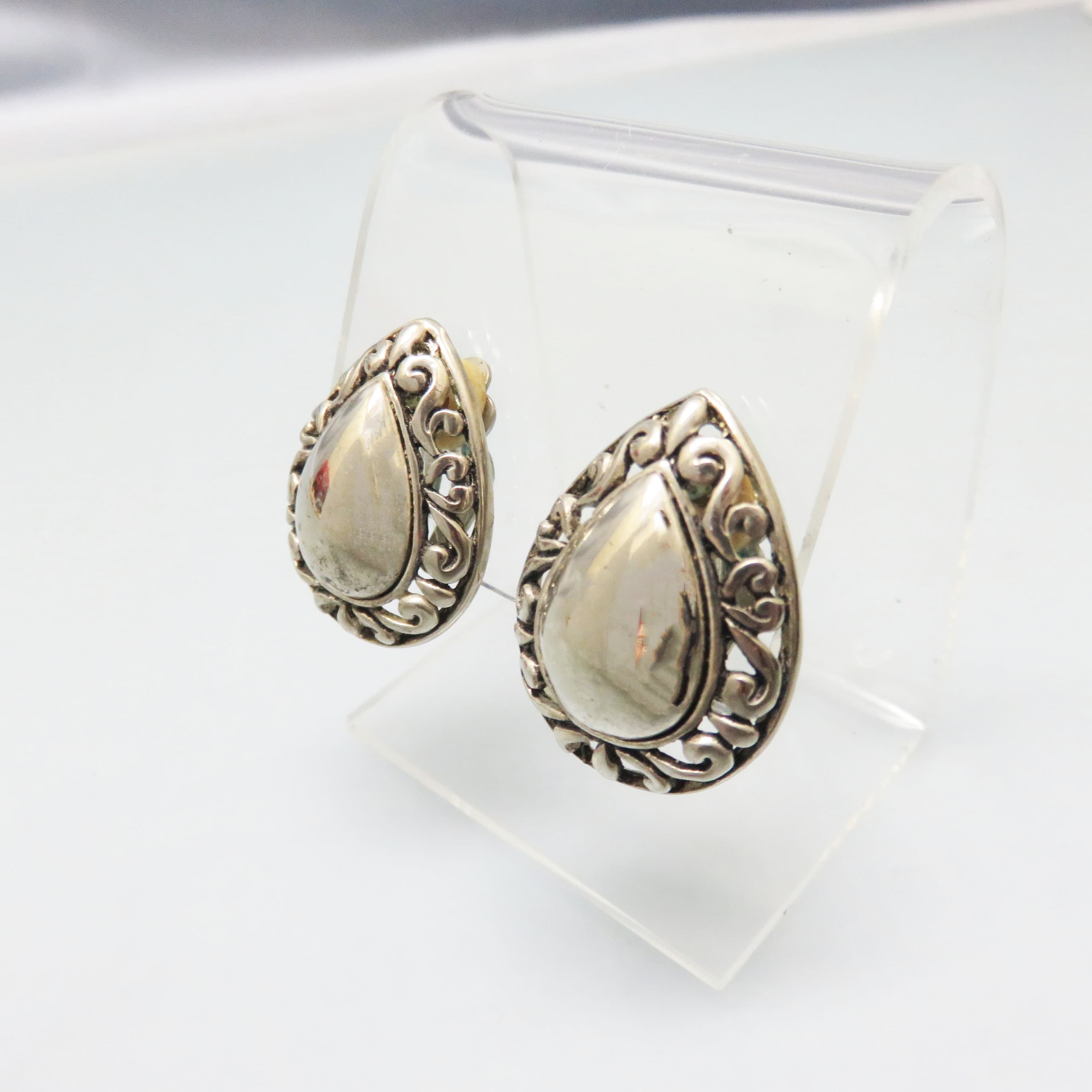 Vintage Silverplated Teardrop Clip On Earrings – Ornate Scrollwork Statement Clips