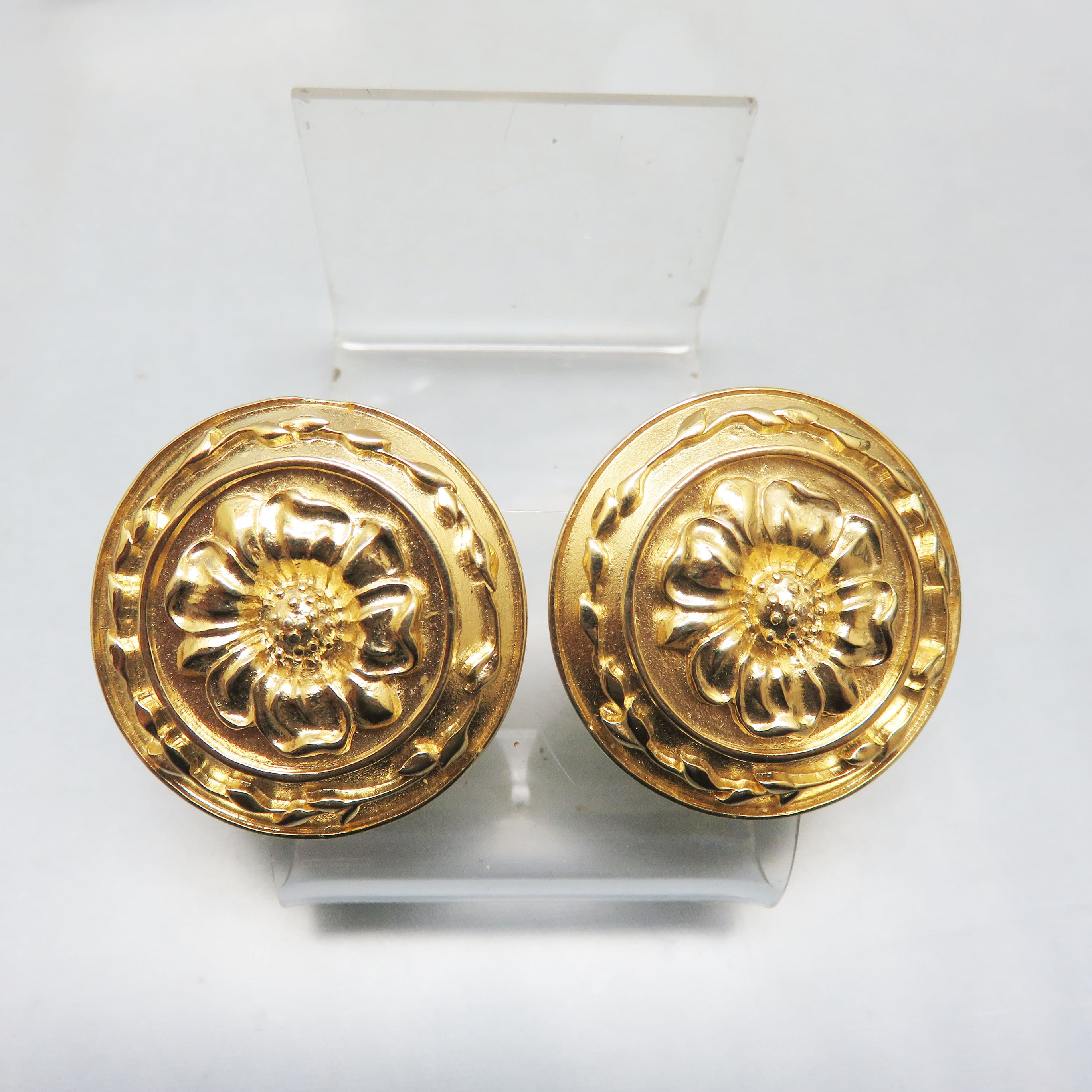 1980s Goldtone Flower Clip On Earrings – Large Dimensional Floral Vintage Statement Clips