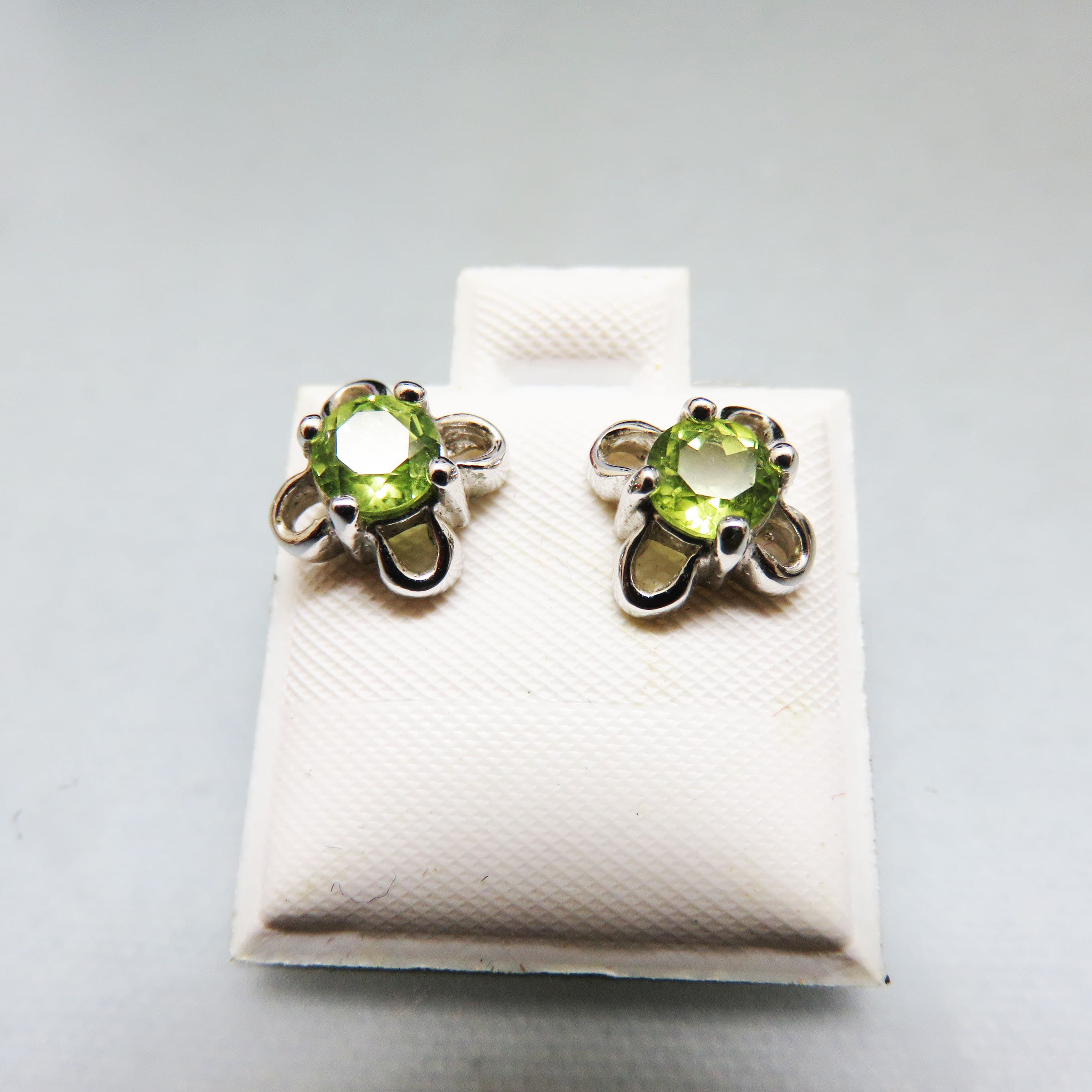 Sterling Silver Peridot Flower Stud Earrings – 925