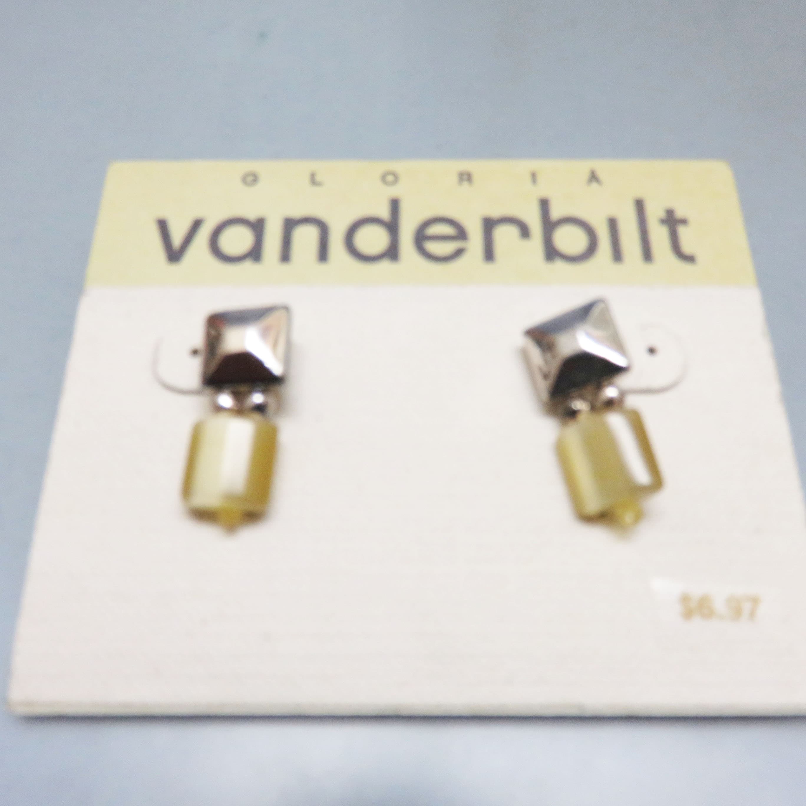 Gloria Vanderbilt Glass Cat's-Eye Dangle Post Earrings – MINT ON CARD