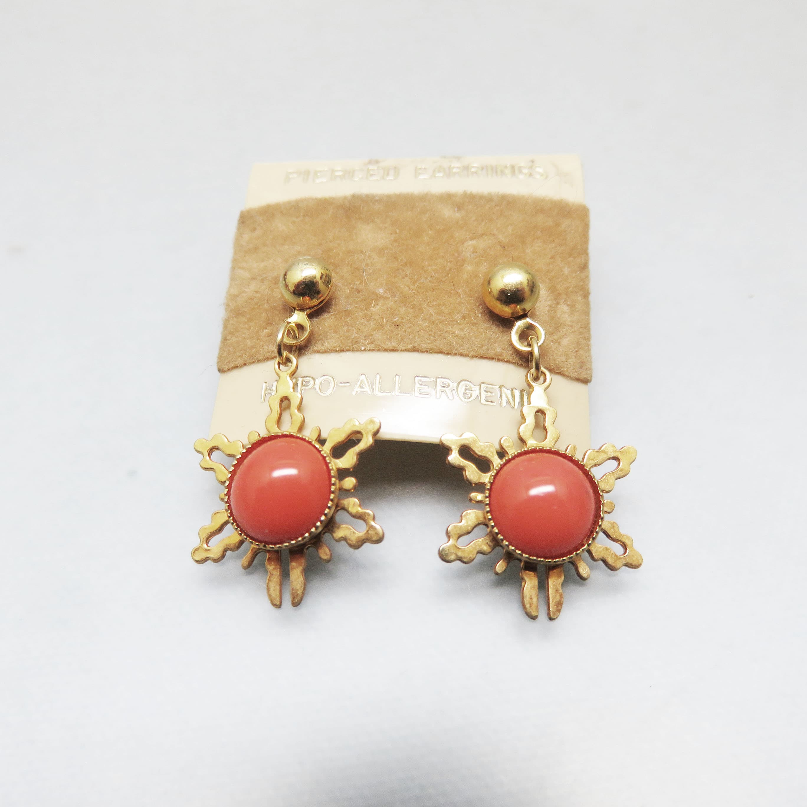 1970s Faux Coral Goldtone Sunburst Dangle Earrings